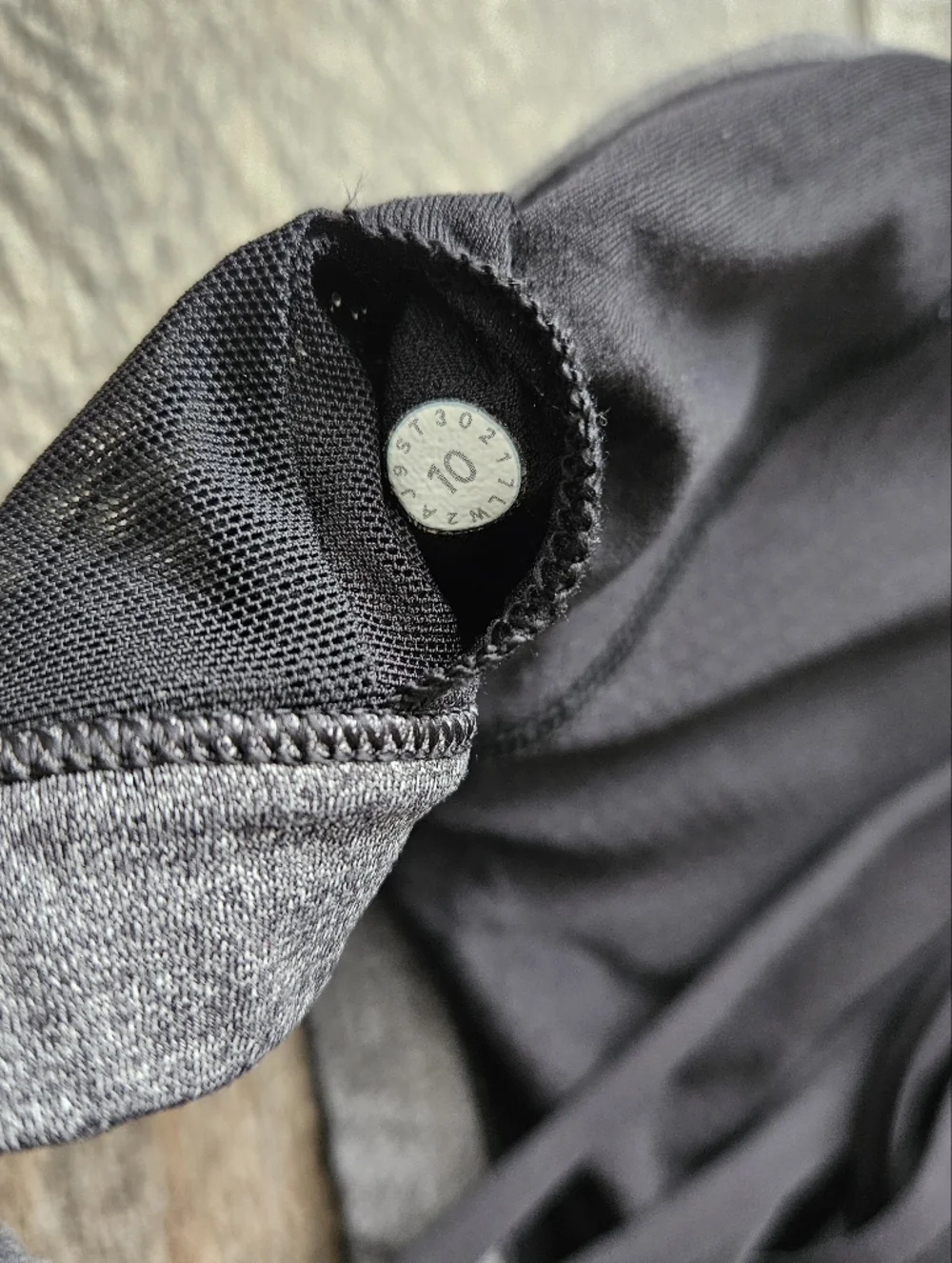 Lululemon Feel To Be Free Serene Bra Gray And Black Size 10 - Picture 7 of 9